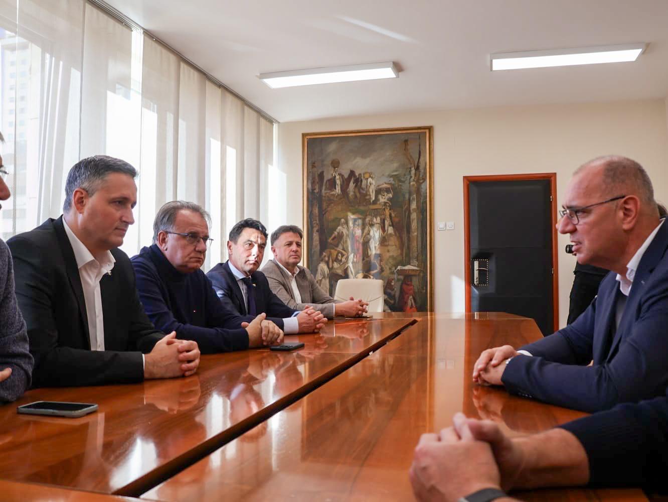 Bećirović s Lugavićem i Nikšićem nakon tragedije u Tuzli: Ovo su sljedeći koraci