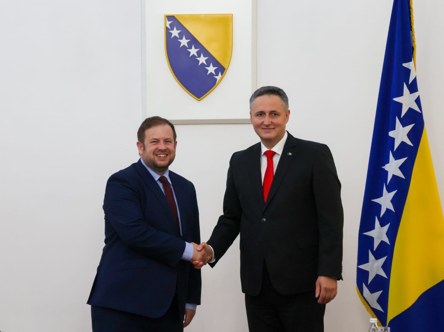 Bećirović s zvaničnikom UK: O OHR-u, prijetnjama...