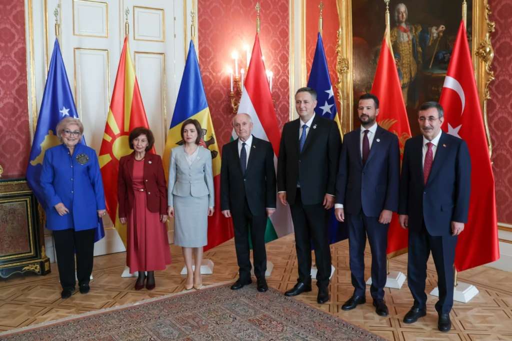 Bećirović u Budimpešti na obilježavanju 70. godišnjice Mađarske revolucije
