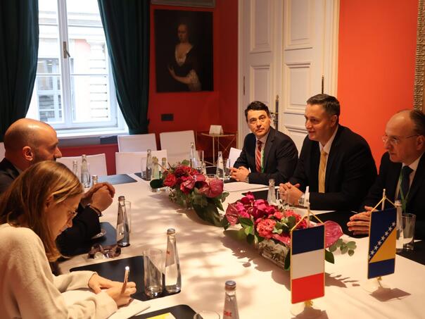 Bećirović upozorio francuskog ministra na Dodikove destruktivne poteze