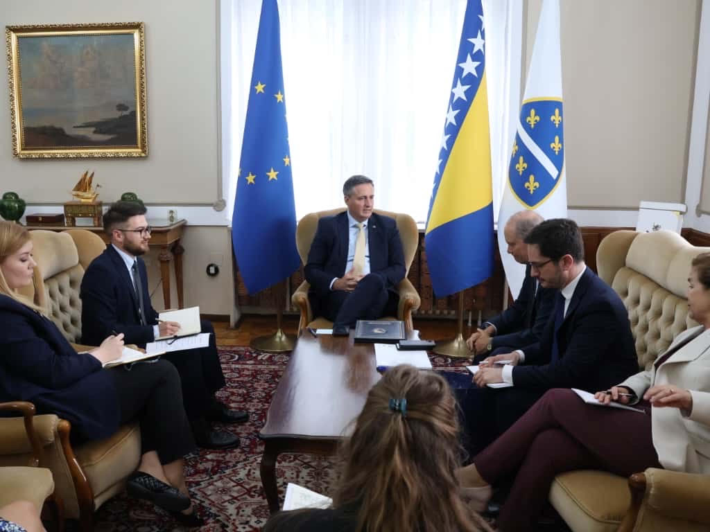 Bećirović uskoro u Parizu, potvrđen sastanak s Macronom