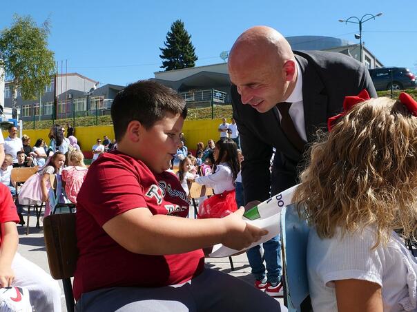 Besplatni udžbenici za sve osnovce u ZDK: Pivić i Mušija poželjeli dobrodošlicu prvačićima