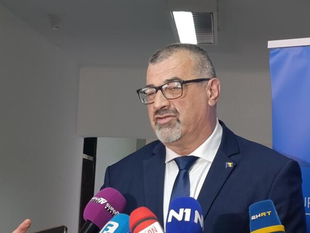 Bez prisustva dijela SDA: Vujović smijenjen ubjedljivom većinom