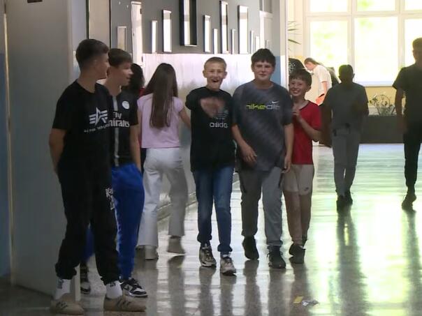 Bh. škola koja je ukinula mobitele već vidi pomake: "Djeca se više druže"