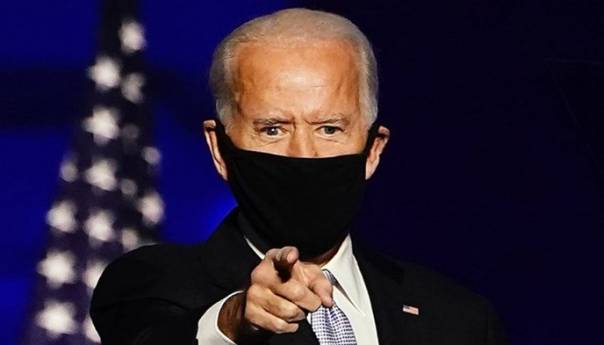Biden upozorava da je ukidanje obveze nošenja maski velika greška