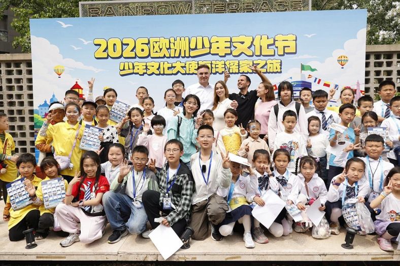 BiH zablistala u Pekingu: Studenti i poznati putopisac privukli Kineze