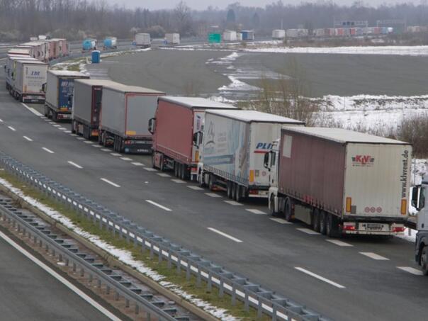 BiH zbog "gušenja" na granicama gubi milijardu maraka godišnje