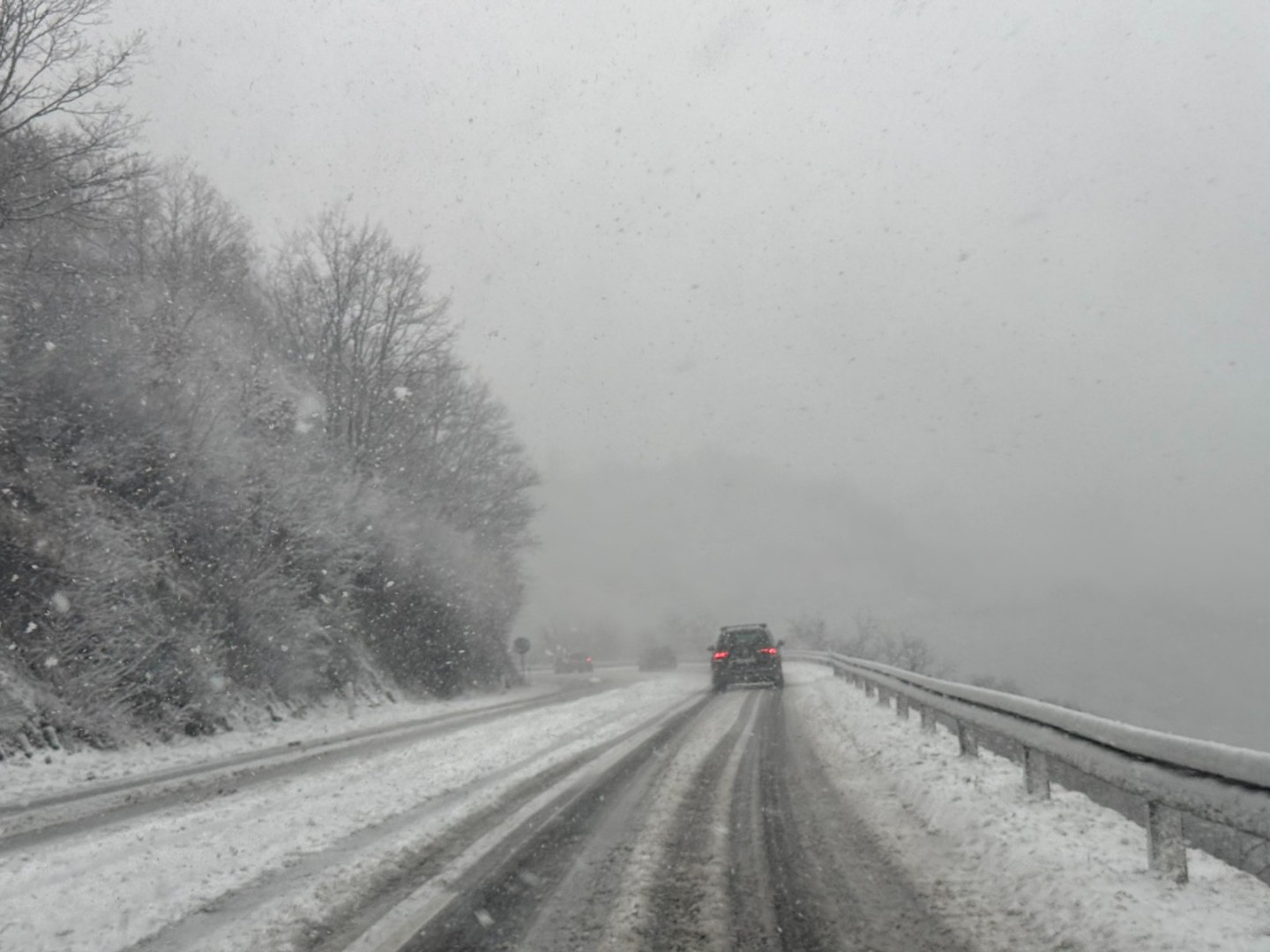 BIHAMK: Zatvorena cesta Bosansko Grahovo-Strmica