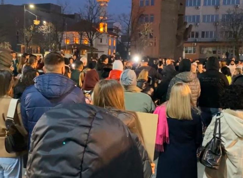 Bijeljina uz studente Srbije: Građani se okupili u znak podrške!