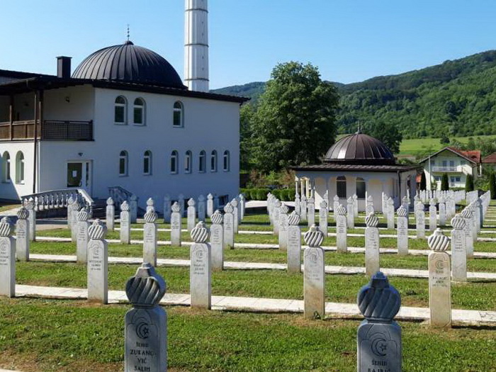 Biljani kod Ključa: Obilježene 34 godine od zločina u kojem je ubijeno više od 250 civila