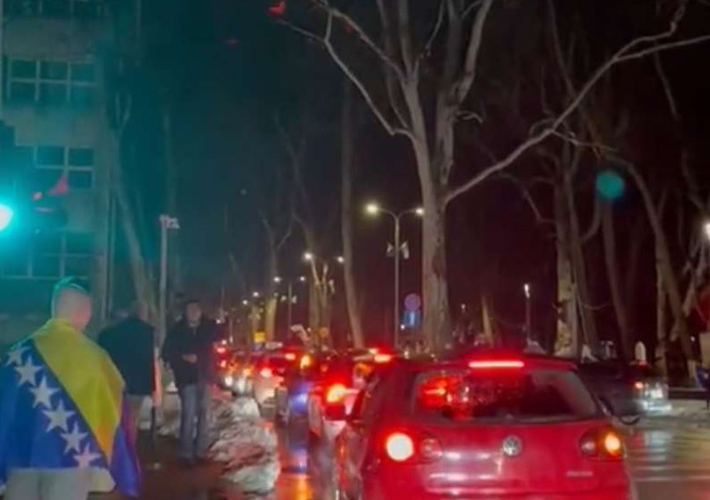 Bišćani na ulicama nakon trijumfa Zmajeva protiv Italije