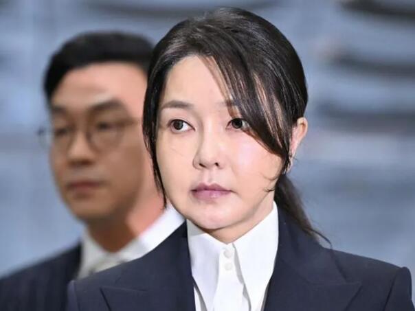 Bivša prva dama Južne Koreje osuđena na zatvor zbog mita