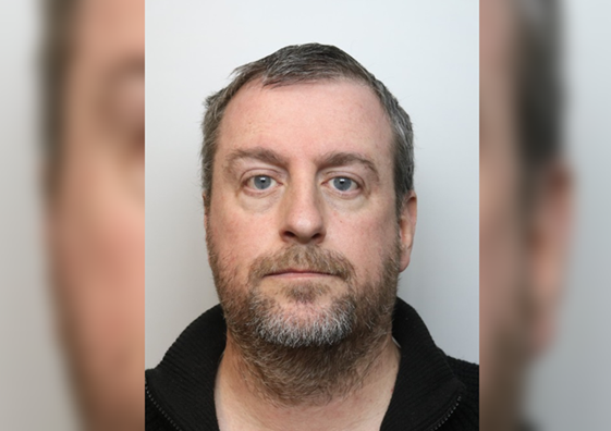 Bivši britanski političar godinama drogirao, silovao i snimao suprugu