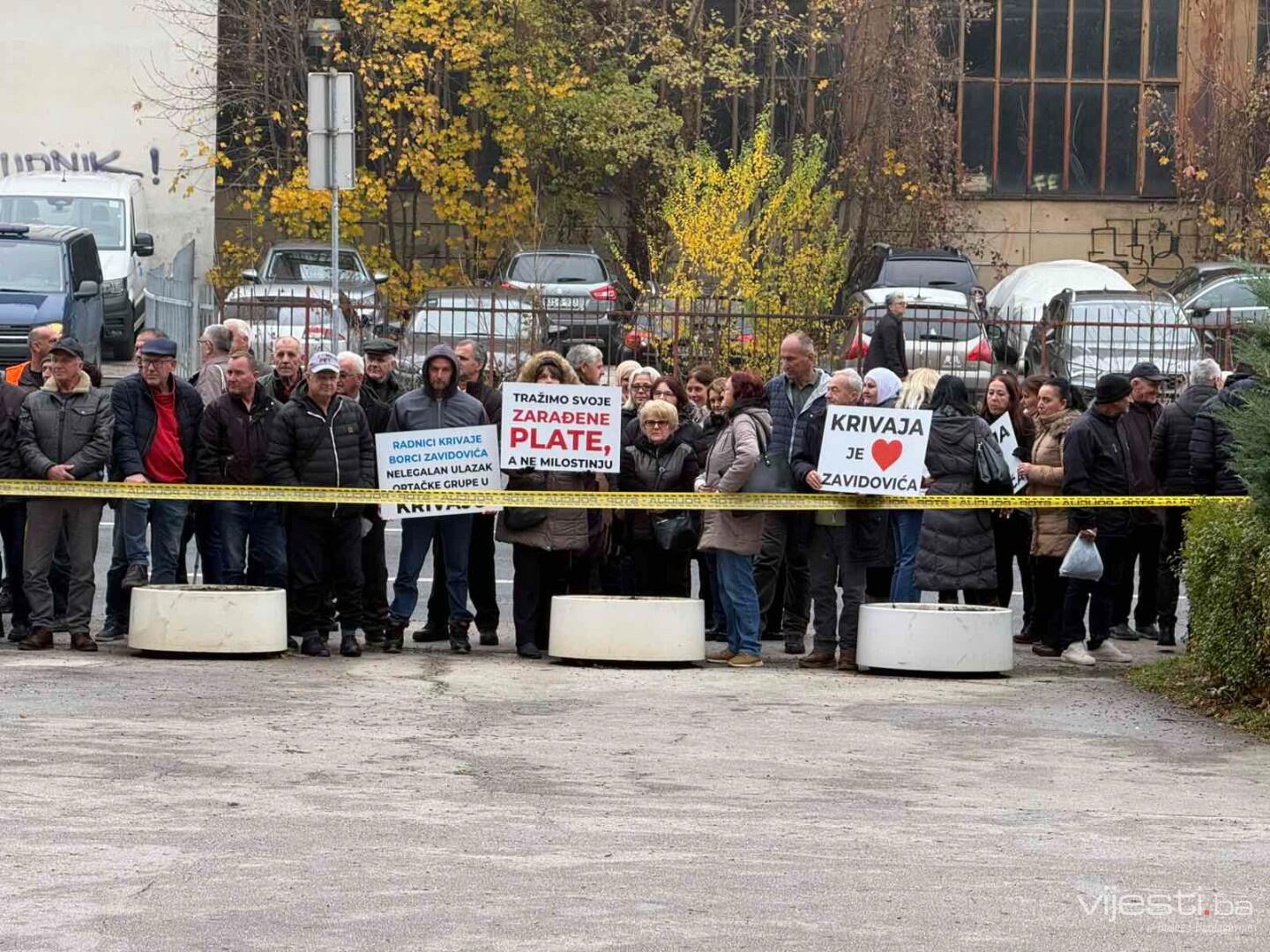 Bivši radnici Krivaje na protestima pred zgradom Vlade FBiH