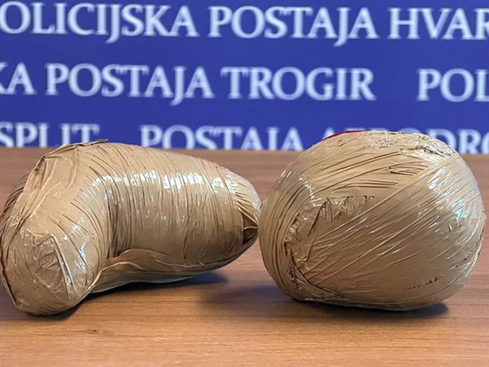 Bježao romobilom policiji pa mu ispao kilogram heroina