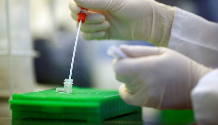 Bloomberg: Zaraženi prenosi virus na skoro 6 ljudi
