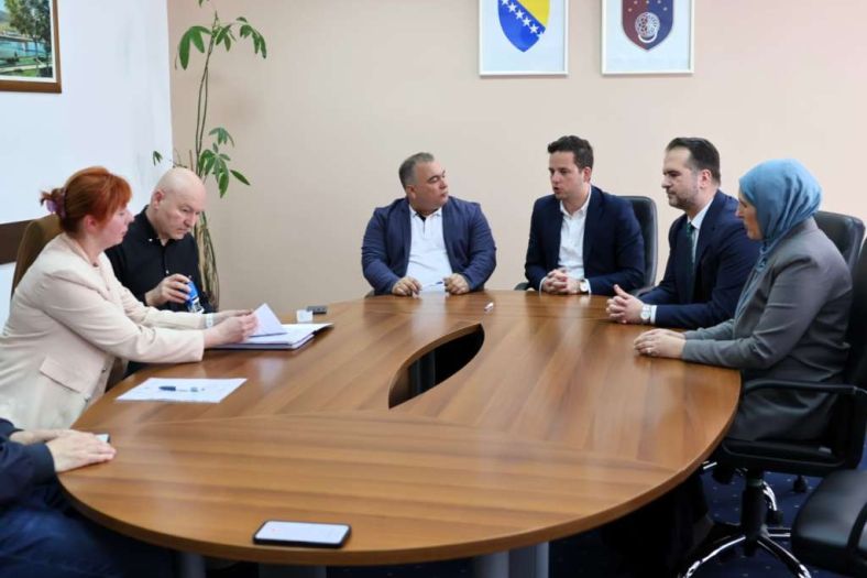 Bolji uslovi za srednjoškolske radnike u KS: Potpisan novi Kolektivni ugovor