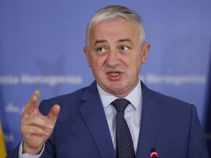 Borenović kolegama u EU: Bi li vi čekali pet sati na suncu da pređete granicu