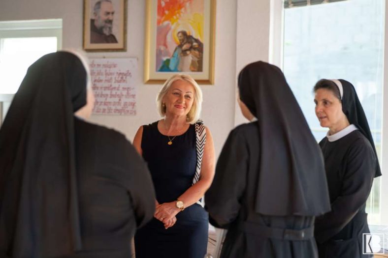 Borjana Krišto posjetila Sigurnu kuću "Majka Krispina" u Međugorju