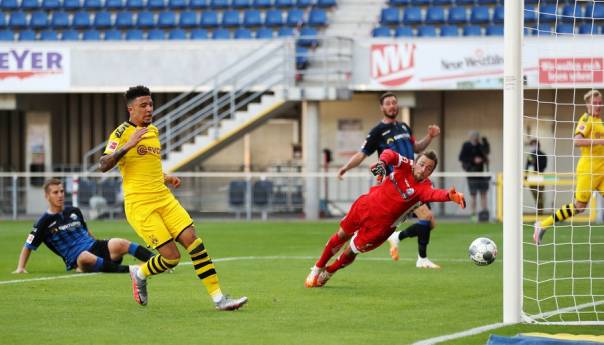 Borussia Dortmund demolirala Paderborn u gostima, Sancho postigao hat-trick