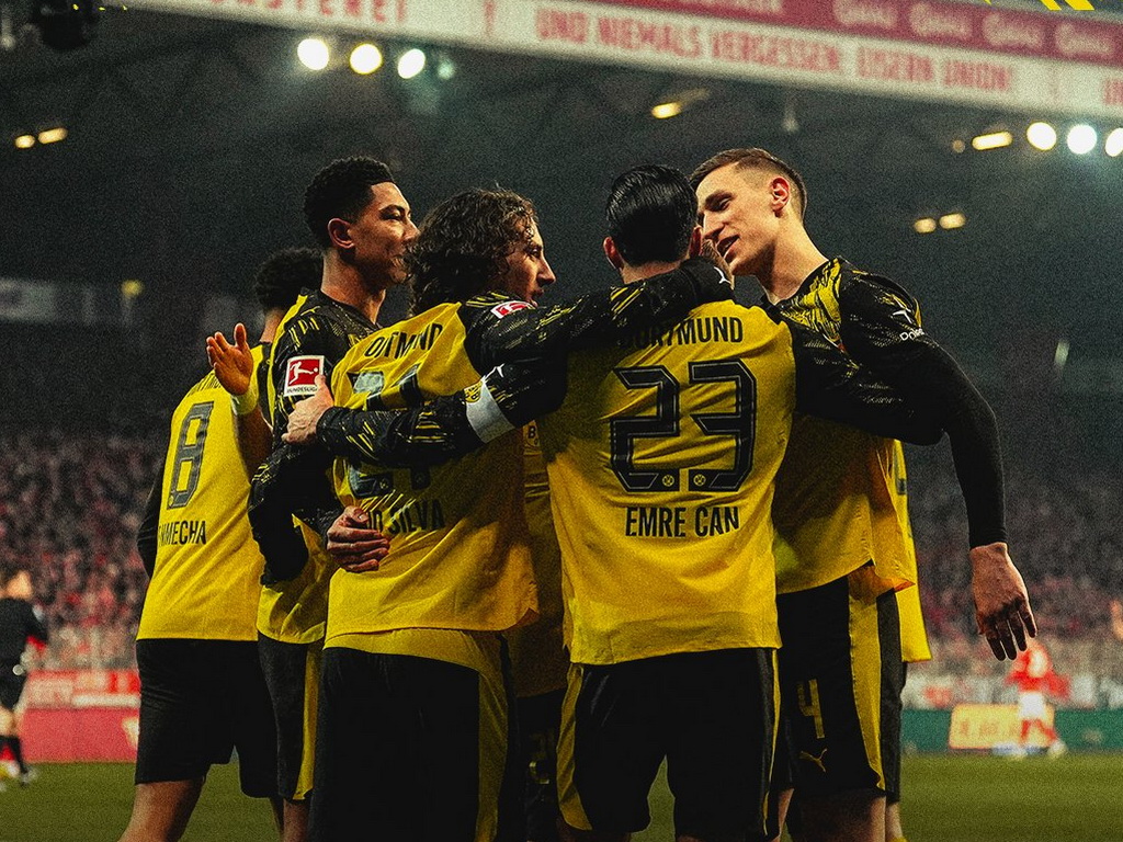 Borussia uvjerljivom pobjedom smanjila zaostatak za Bayernom