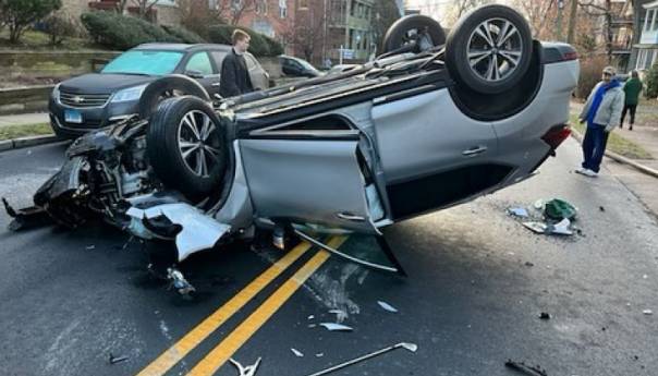 Bosanac heroj u SAD-u: Spasio ženu i dvoje djece iz prevrnutog automobila