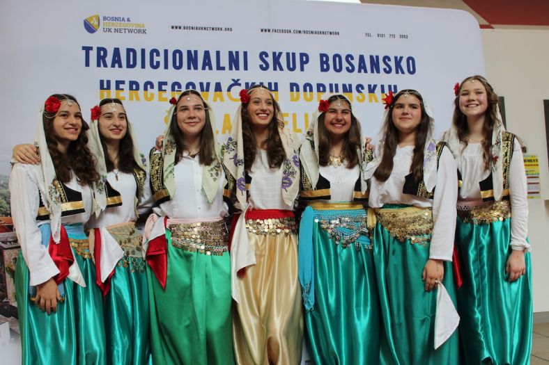 Bosanski jezik živi u Britaniji: Hiljade djece čuva vezu s domovinom