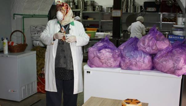 Bošnjački institut: 5.000 zaštitnih maski za Narodnu kuhinju u Sarajevu