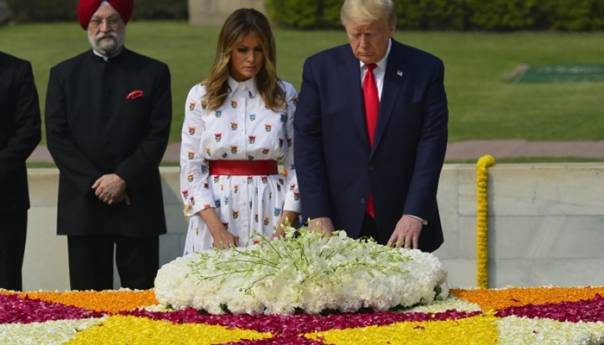 Bračni par Trump odao počast Mahatmi Gandhiju u Rajghatu