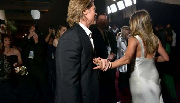 Brad Pitt uhvatio Jennifer Aniston za ruku i nije je želio pustiti