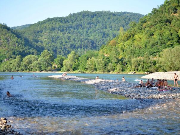 Bratunac: Hrabri vatrogasac i konobar spasili dječaka iz Drine