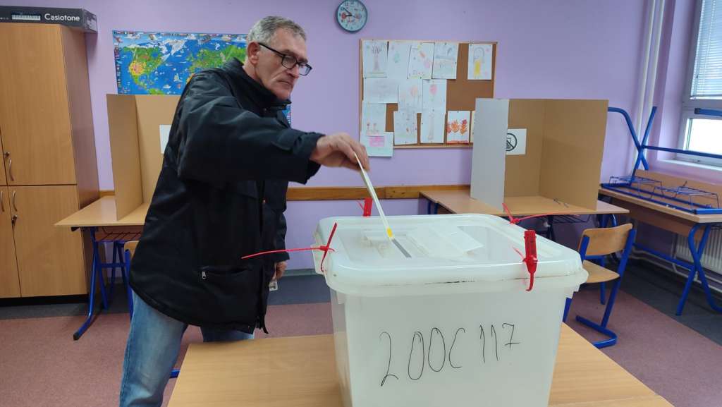 Brčko: Izlaznost 7,18 posto do 11 sati, proces protiče bez problema