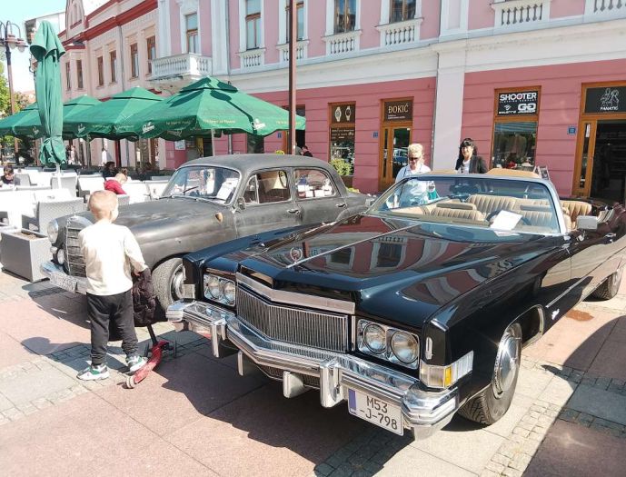 Brčko: Na Trgu mladih otvorena izložba "oldtajmera"