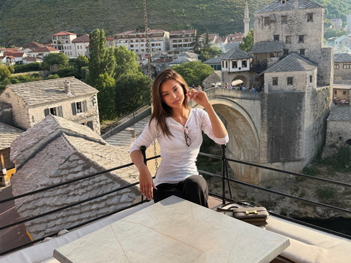 Breskvica u Mostaru: Uživala u hrani, šetnji i pogledu na Stari most