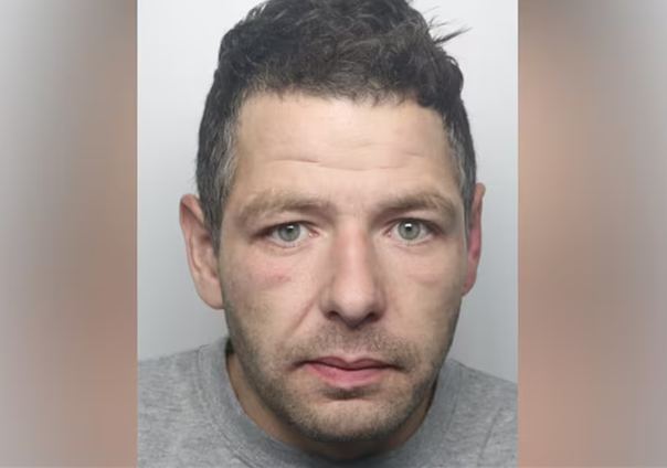 Britanac koji je osuđen za ubistvo kćerke svoje partnerice ubijen u zatvoru