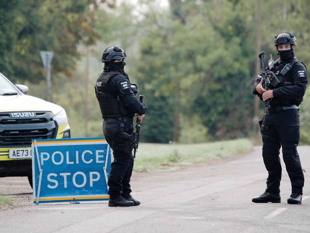 Britanska policija uhapsila dvojicu muškaraca u istrazi o aktivnostima kod vojne baze