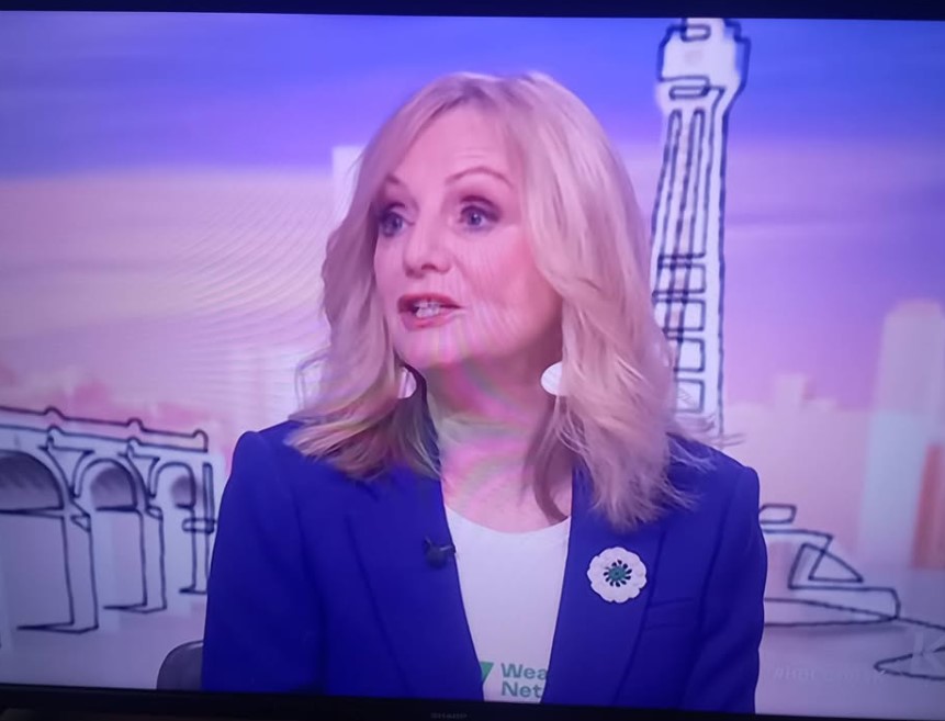 Britanska političarka se pojavila s cvijetom Srebrenice na BBC-u