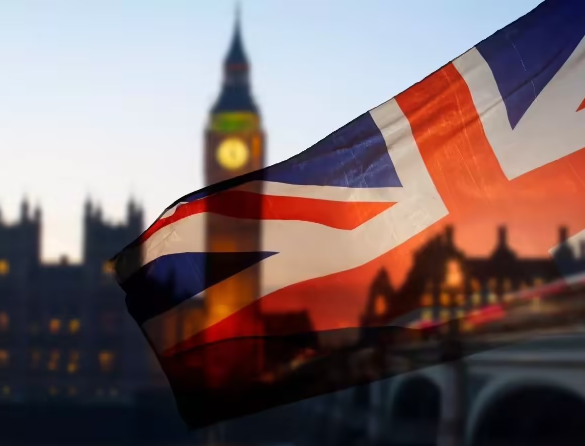 Britanska vlada na TikToku prikazuje racije nad migrantima