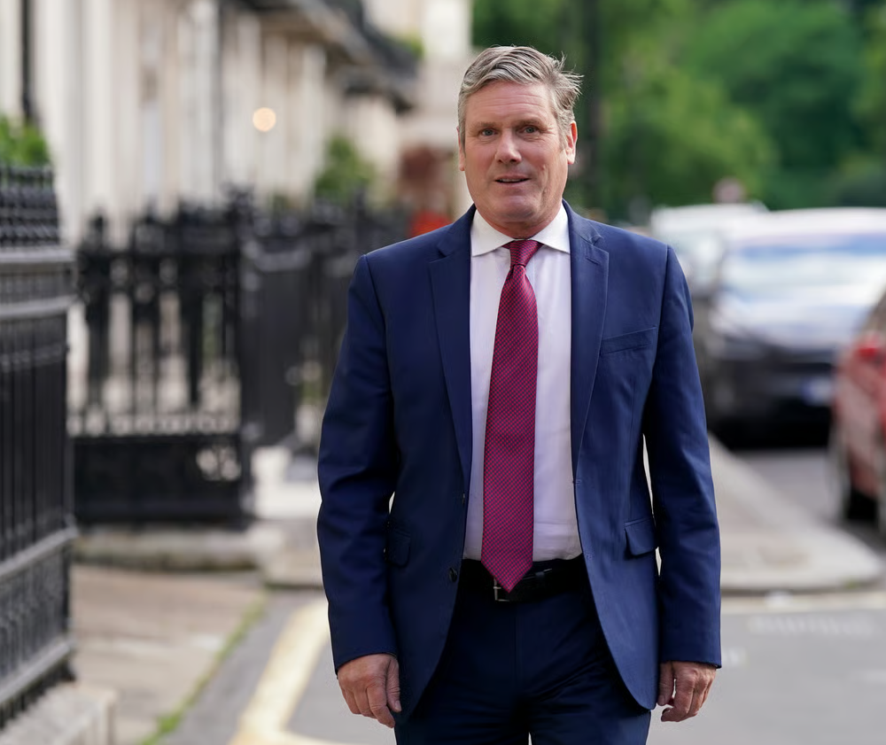 Britanski premijer bori se za opstanak na funkciji usljed otkrića o Mandelsonu i Epsteinu