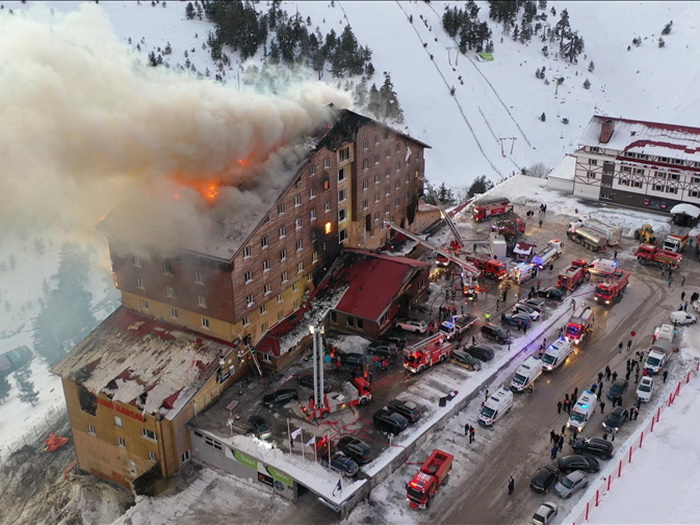 Broj mrtvih u požaru hotela u Turskoj porastao na 76, privedeno devet osoba