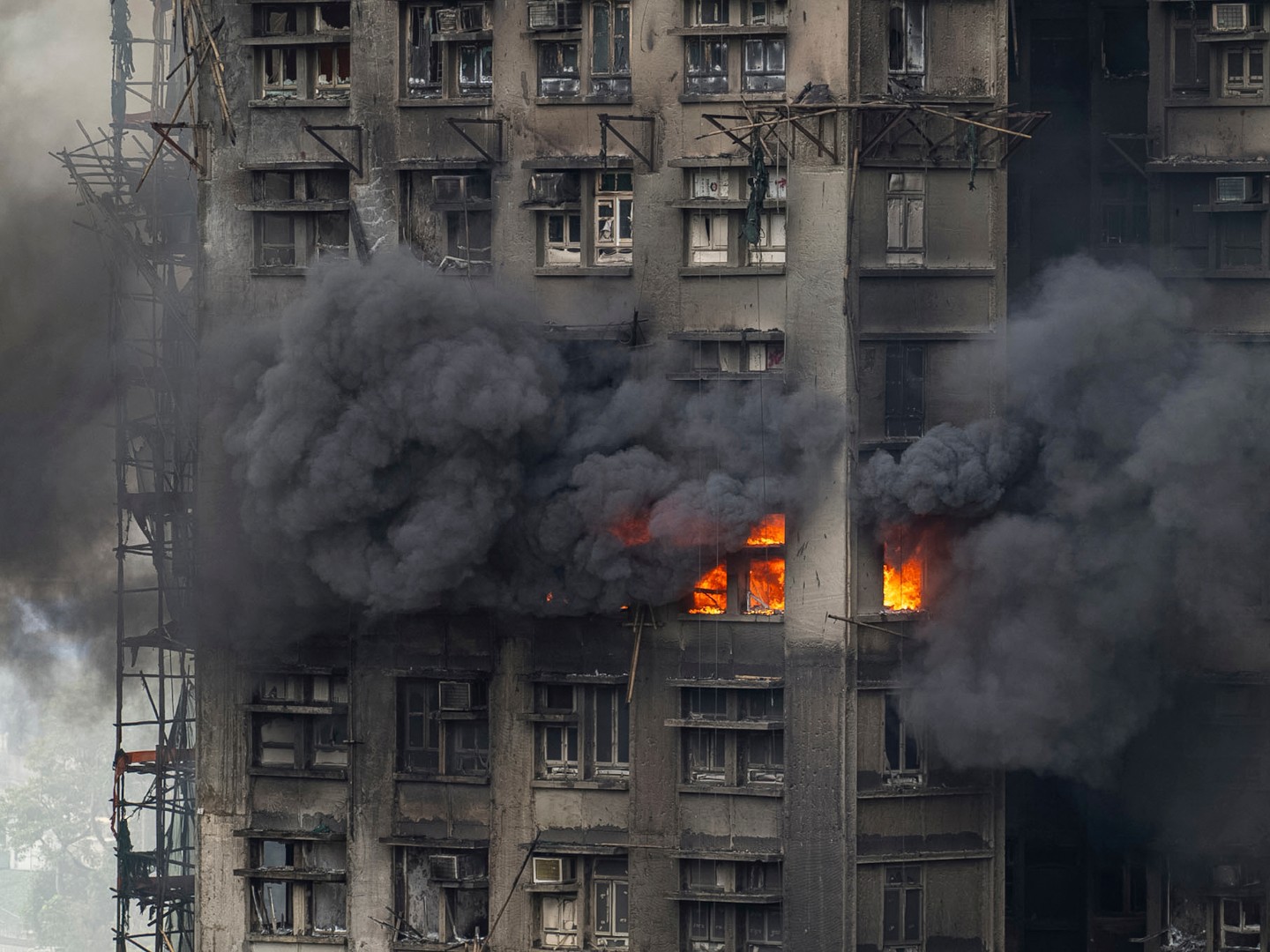 Broj poginulih u požaru u Hong Kongu porastao na 75, stotine nestalih