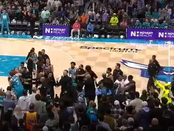 Brutalna tučnjava na NBA utakmici: Letjele pesnice među igračima