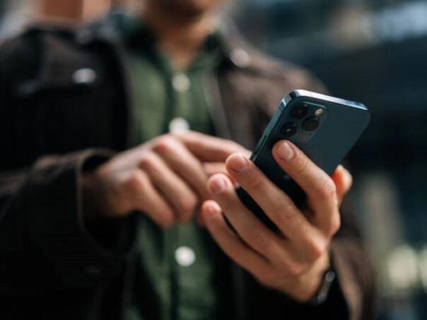 Brzo vam se prazni mobitel? Isključite ovu Google funkciju