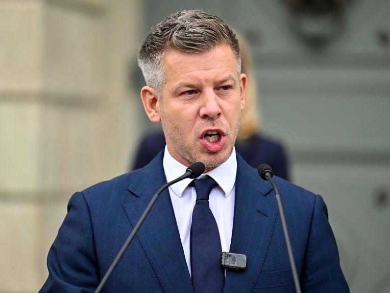 Budimpešta: Muškarac prišao mađarskom premijeru i pljunuo ga