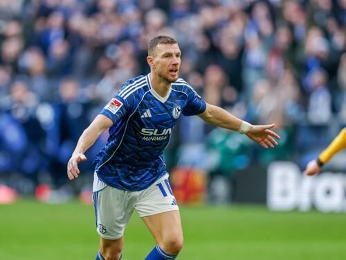 Bundesliga odala počast Edinu Džeki kao malo kome