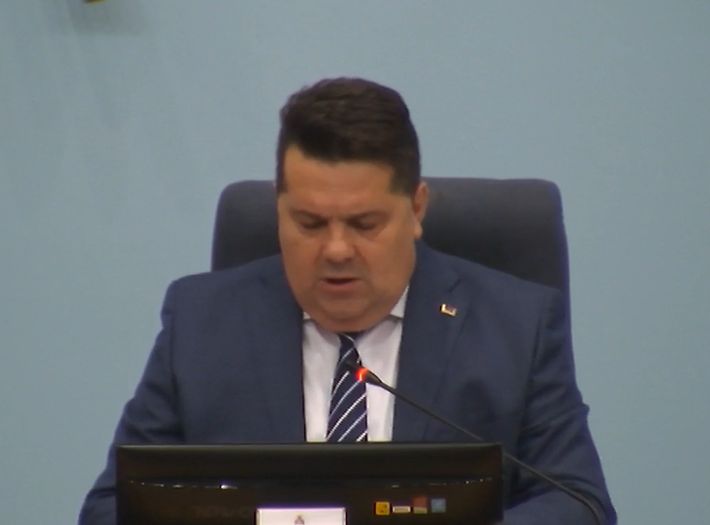 Buran start sjednice NSRS: Vukanoviću oduzeta riječ