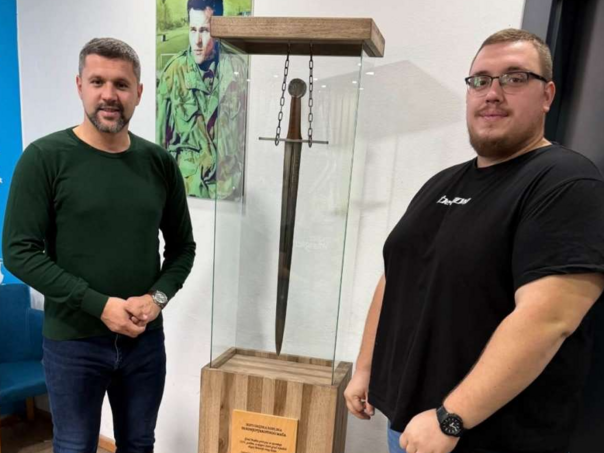 Bužim čuva tragove srednjovjekovne Bosne, izrađena replika viteškog mača