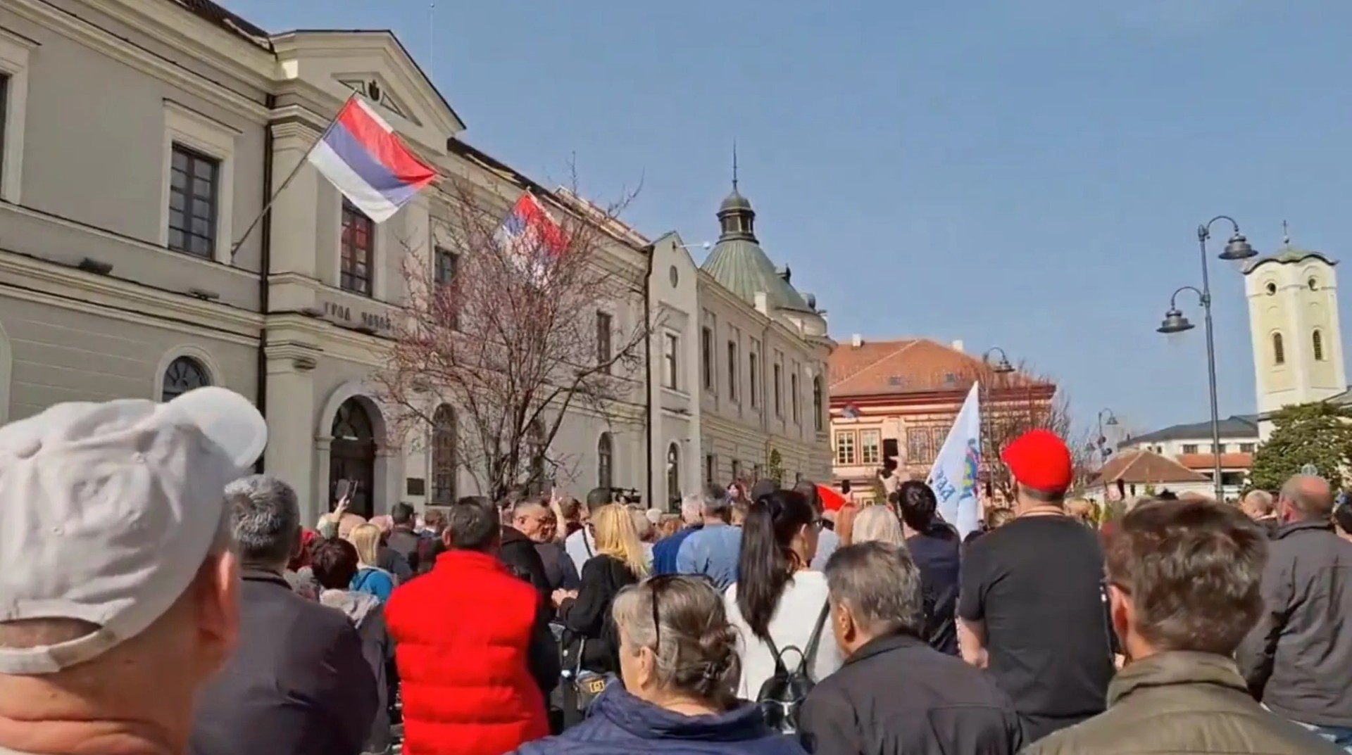 Čačani na građanskom zboru smijenili gradonačelnika, Niš zakazao zbor za 19:00