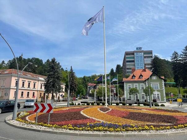 Cazin izdvaja milion KM za demografsku obnovu, obrazovanje i socijalnu sigurnost djece