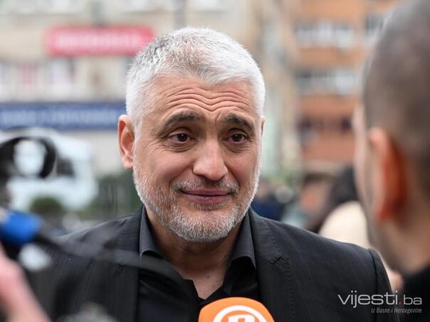 Čeda Jovanović zadržan na granici sa Eminom Jahović